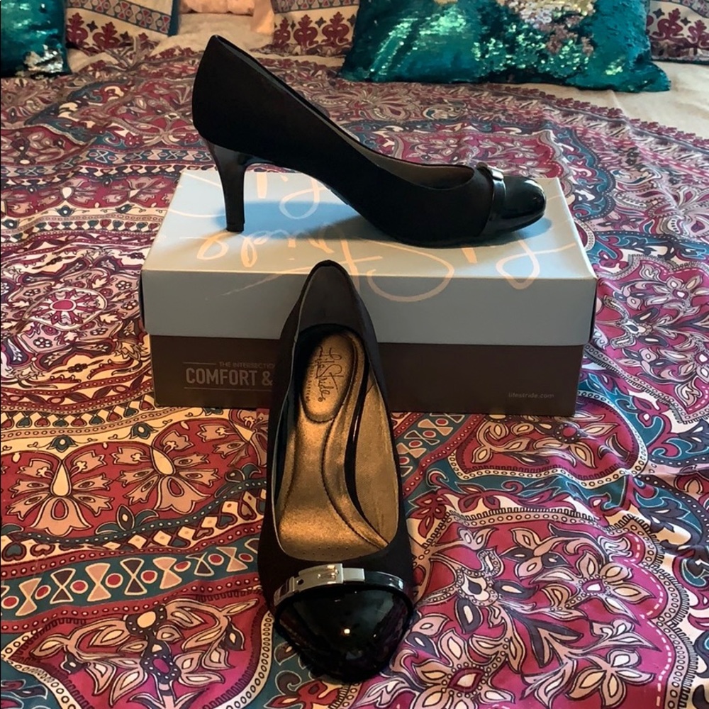 ⭐️✨3 for $15✨⭐️ Lifestride black heels size 9.5 EUC